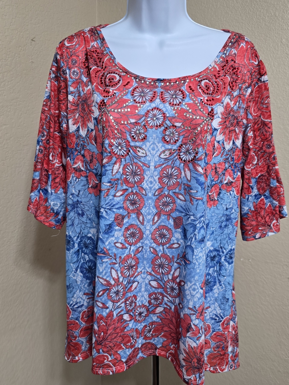 Women’s Floral Scoop Neck Top in Red and Blue